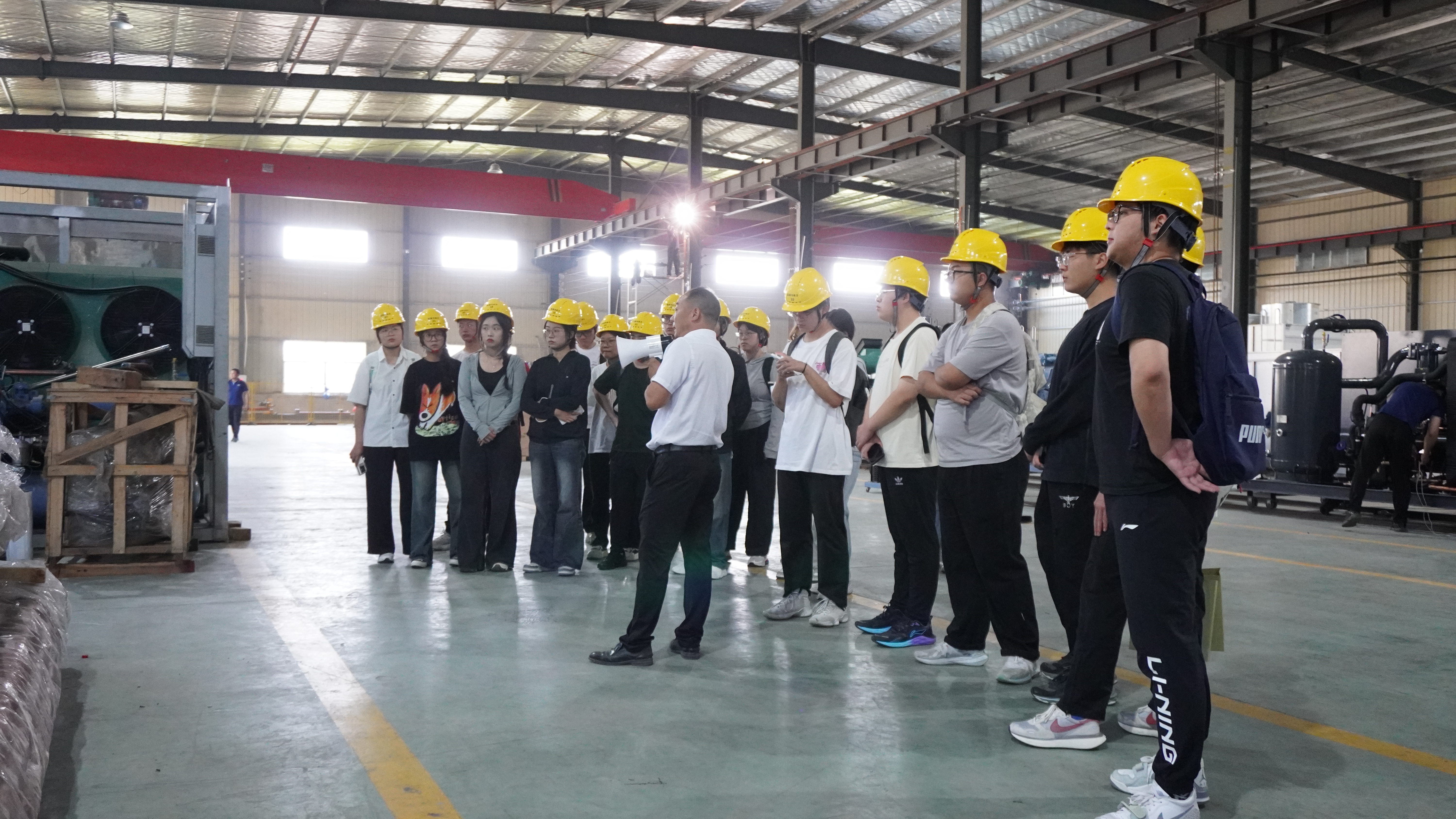 走進(jìn)企業(yè)，促進(jìn)就業(yè)——熱烈歡迎礦大“小黃帽”！